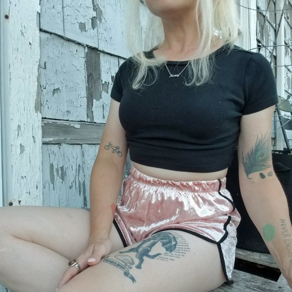 🖤 Wild Fable Black Cropped Baby Tee 🖤 - Picture 2 of 2